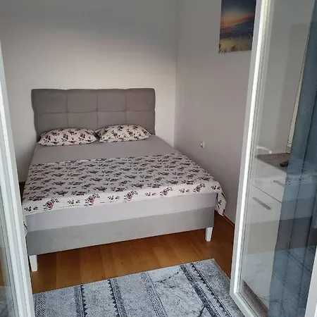Apartman Vucko דירה *